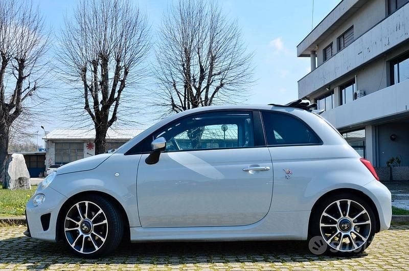 Usata Abarth 595C Turismo 165 CV (121 kW) 2021 Grigio Cabrio