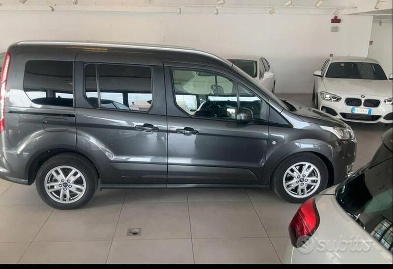 Usata Ford Tourneo Connect 120 CV (88 kW) 2018 Grigio Monovolume