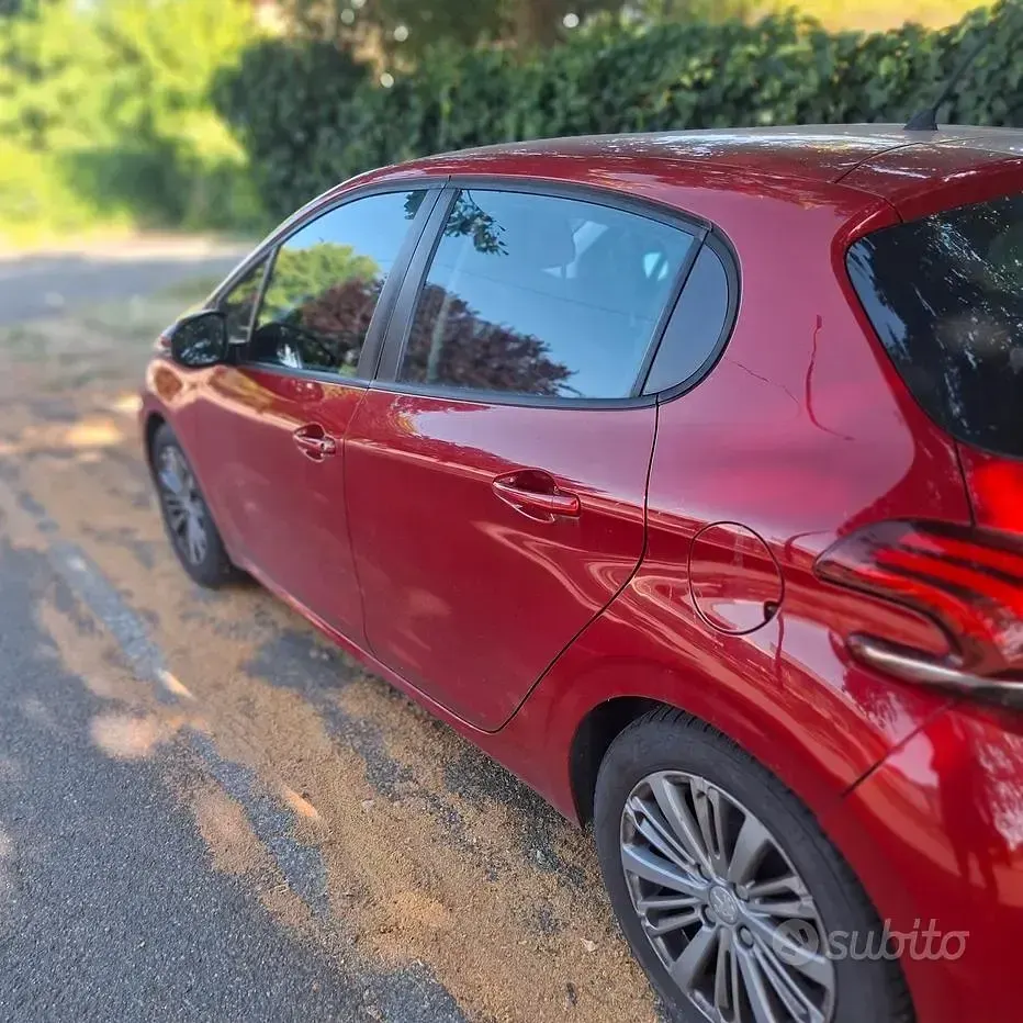 Usata Peugeot 208 82 CV (60 kW) 2017 Rosso Utilitaria