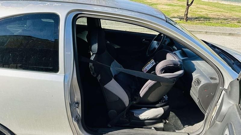 Usata Opel Corsa 75 CV (55 kW) 2006 Berlina