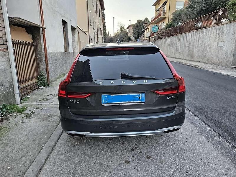 Usata Volvo V90 CC Pro 227 CV (166 kW) 2018 Marrone Station wagon