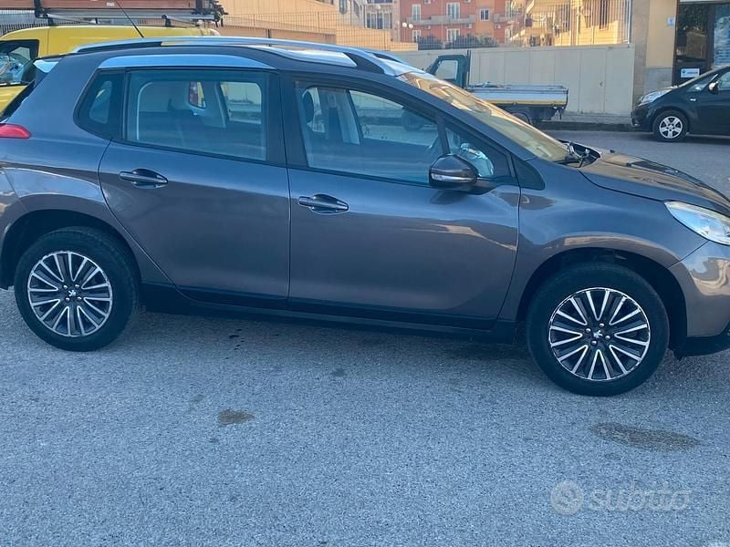 Usata Peugeot 2008 Active 92 CV (67 kW) 2014 Grigio SUV