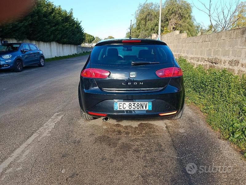 Usata Seat Leon 105 CV (77 kW) 2010 Nero Berlina