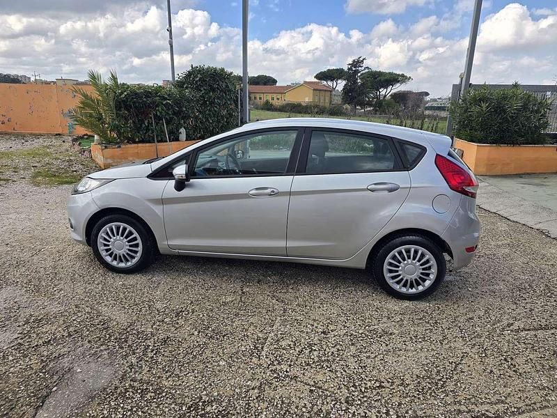 Usata Ford Fiesta 60 CV (44 kW) 2011 Argento Utilitaria