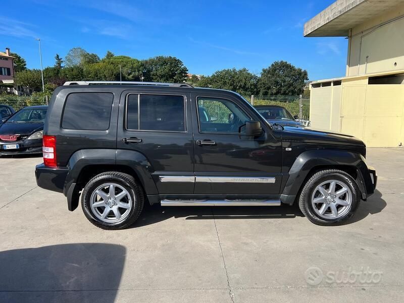 Usata Jeep Cherokee 200 CV (147 kW) 2011 Nero SUV