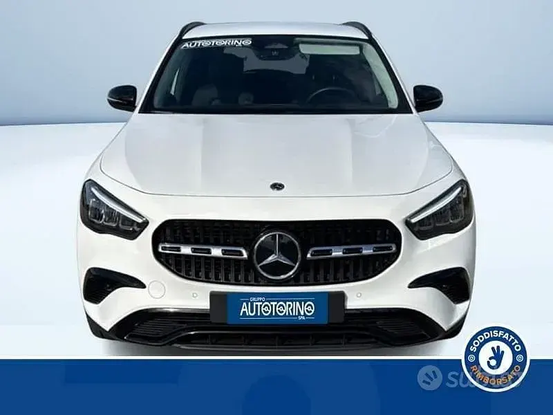Usata Mercedes GLA180 Advanced Plus 116 CV (85 kW) 2024 Bianco pastello SUV