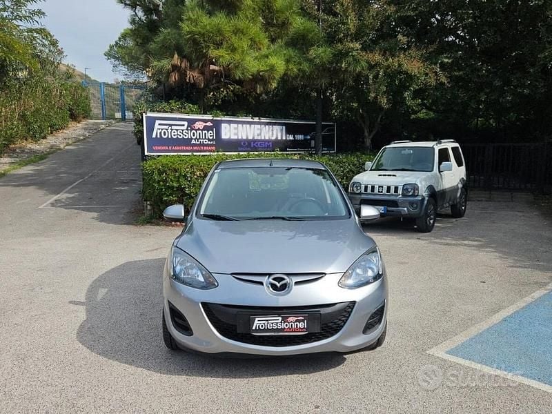 Grigio Usata 2011 Mazda 2 Trendy Tre volumi | 7500 € (Molto cara) - Immagine 1/4