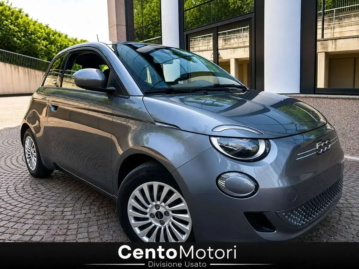 Usata Fiat 500e Action 69 kW (95 CV) 2021 Mineral grey Utilitaria