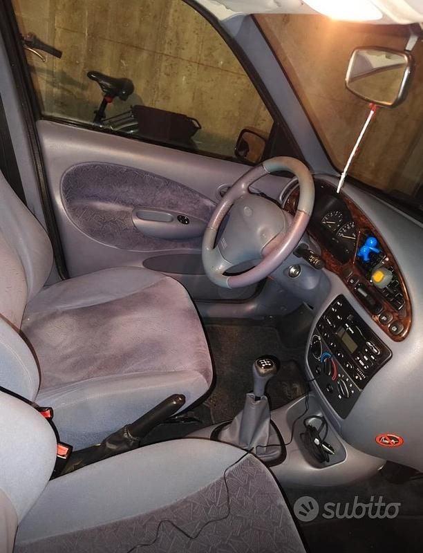 Usata Ford Fiesta Ghia 75 CV (55 kW) 1998 Blu Utilitaria
