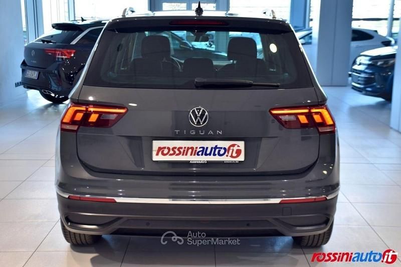 Usata VW Tiguan R 131 CV (96 kW) 2022 Grigio SUV