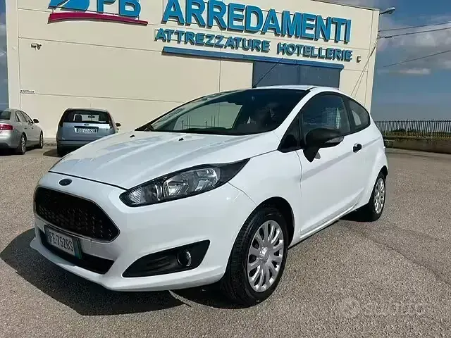 Usata Ford Fiesta 95 CV (69 kW) 2016 Bianco Utilitaria