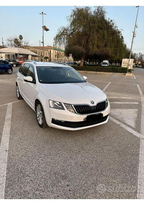 Begagnad Skoda Octavia G-TEC Ambition 131 HK (96 kW) 2020 Vit Kombi
