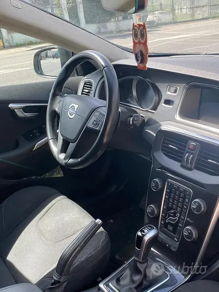 Gebraucht Volvo V40 120 PS (88 kW) 2018 Schwarz Limousine
