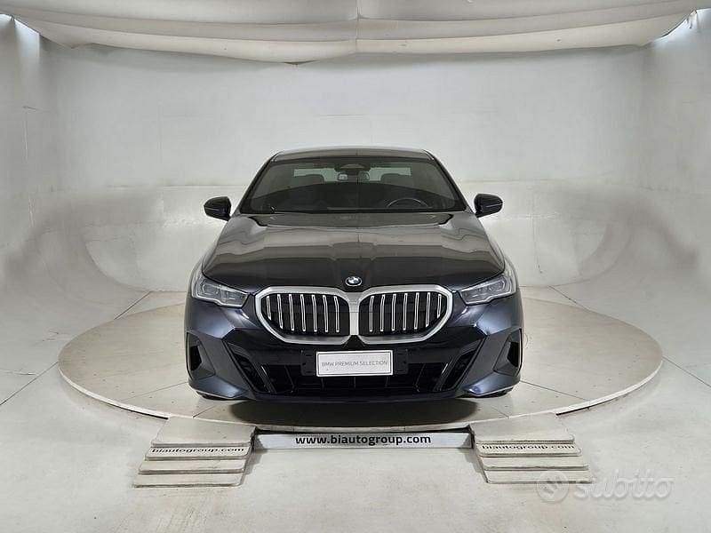 Usata BMW 520 M Sport 197 CV (144 kW) 2024 Blu scuro Berlina