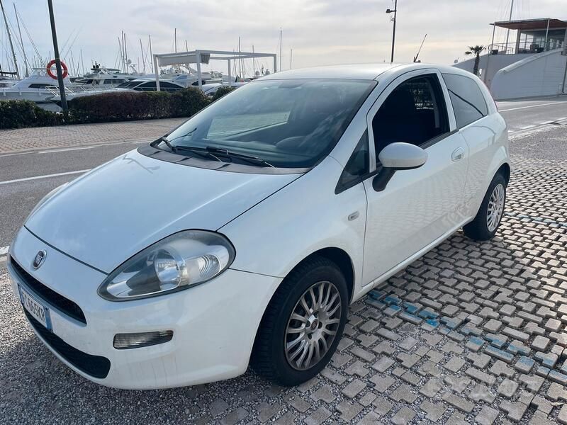 Bianco Usata 2016 Fiat Punto Due volumi | 4500 € (Ottimo prezzo) - Immagine 1/4