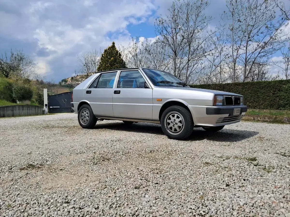 Usata Lancia Delta 78 CV (57 kW) 1989 Grigio Utilitaria
