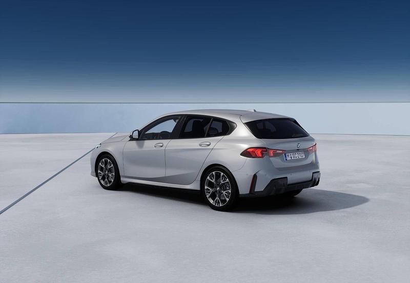 Nuova BMW 118 M Sport 150 CV (110 kW) 2026 Brooklyn grey Utilitaria