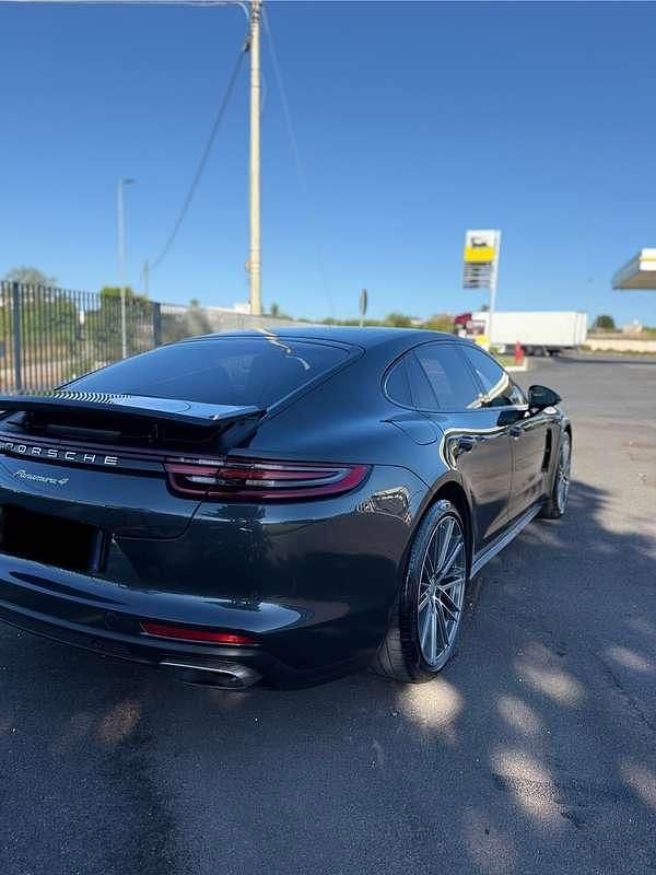 Usata Porsche Panamera Platinum Edition 330 CV (242 kW) 2018 Grigio Berlina