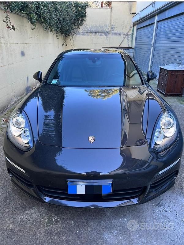 Grigio Usata 2015 Porsche Panamera Tre volumi | 37.900 € (Ottimo prezzo) - Immagine 1/4