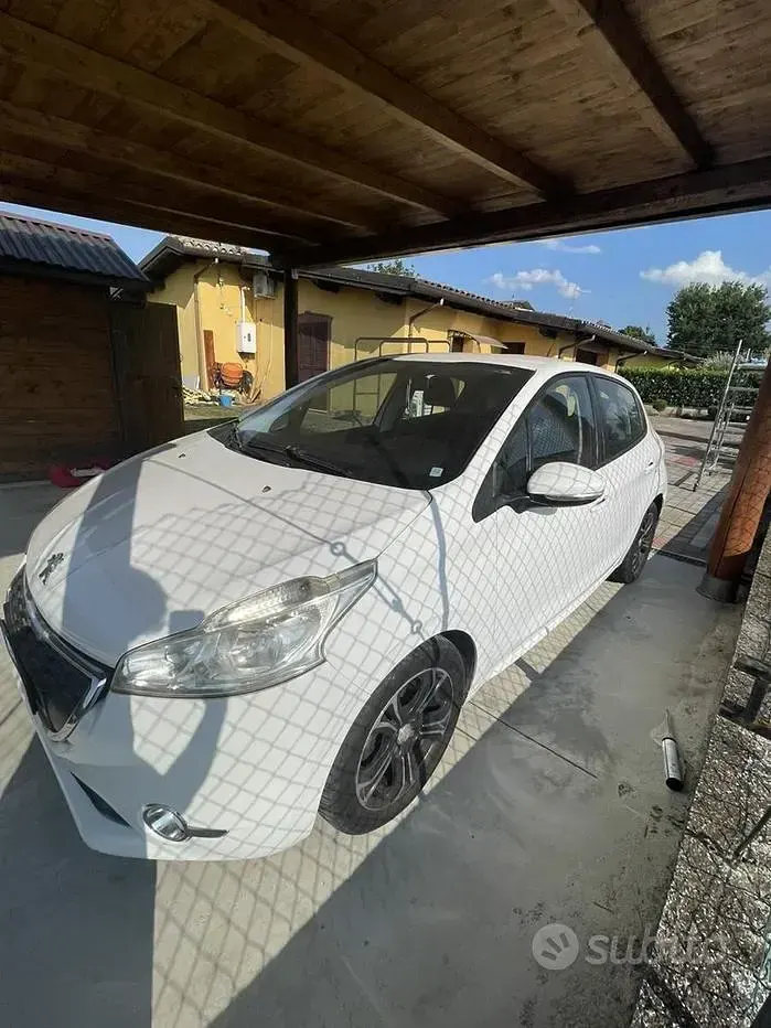 Usata Peugeot 208 95 CV (69 kW) 2014 Bianco Utilitaria