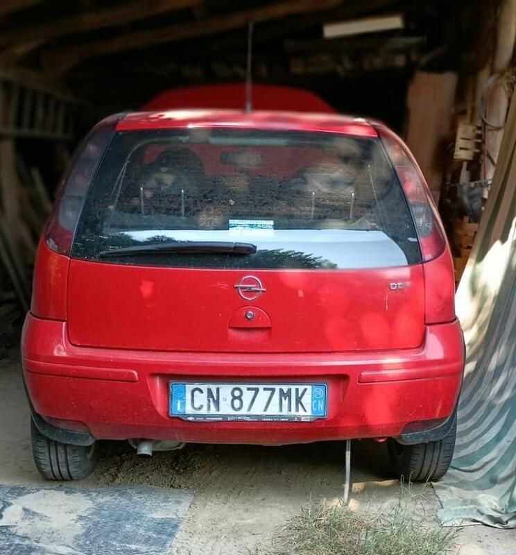 Usata Opel Corsa 69 CV (50 kW) 2004 Rosso Utilitaria