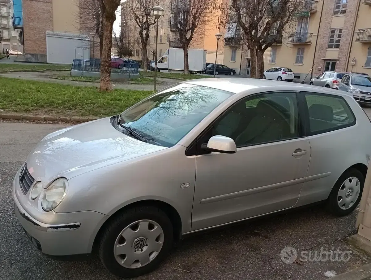 Usata VW Polo 75 CV (55 kW) 2004 Grigio Utilitaria