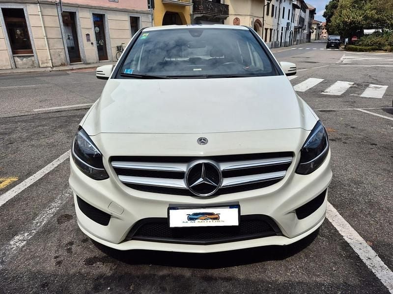 Usata Mercedes B200 AMG 135 CV (99 kW) 2017 Bianco Monovolume