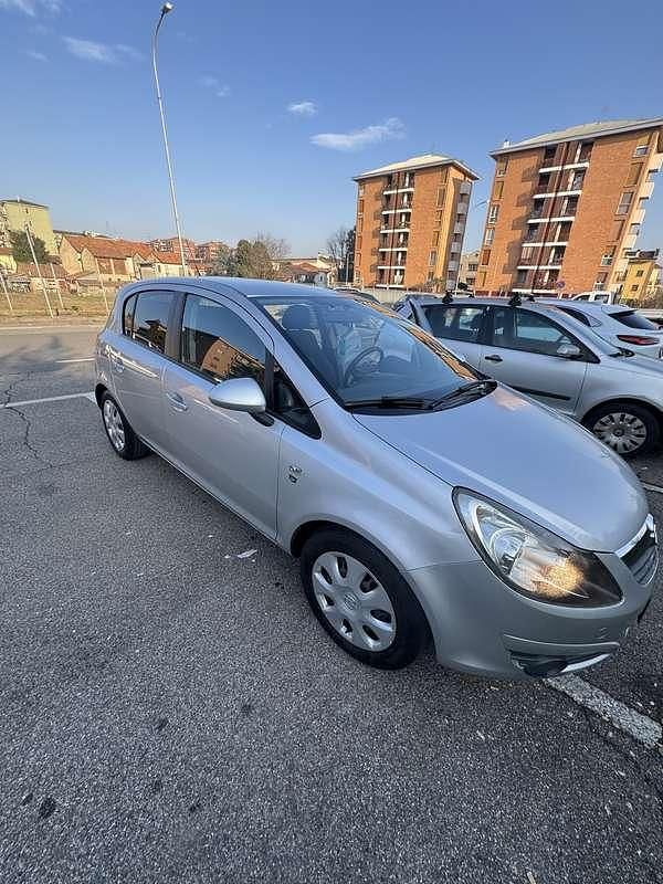 Usata Opel Corsa 75 CV (55 kW) 2010 Berlina