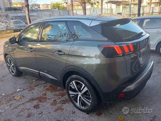 Usata Peugeot 3008 Allure 131 CV (96 kW) 2020 Grigio metallizzato SUV