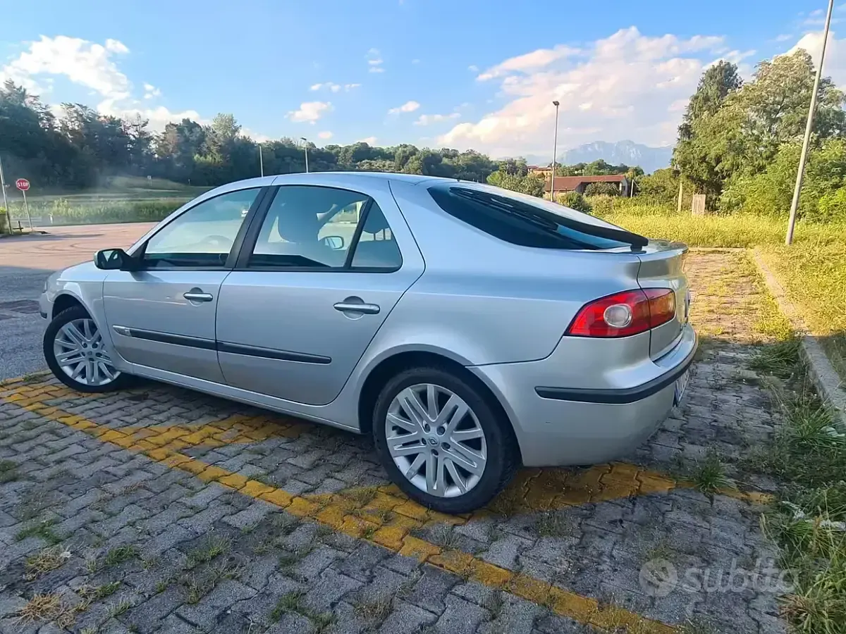Usata Renault Laguna II 150 CV (110 kW) 2006 Grigio Berlina