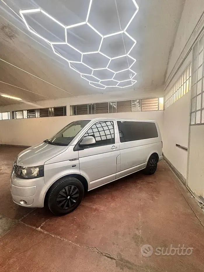 Usata VW Multivan 140 CV (102 kW) 2011 Grigio Monovolume