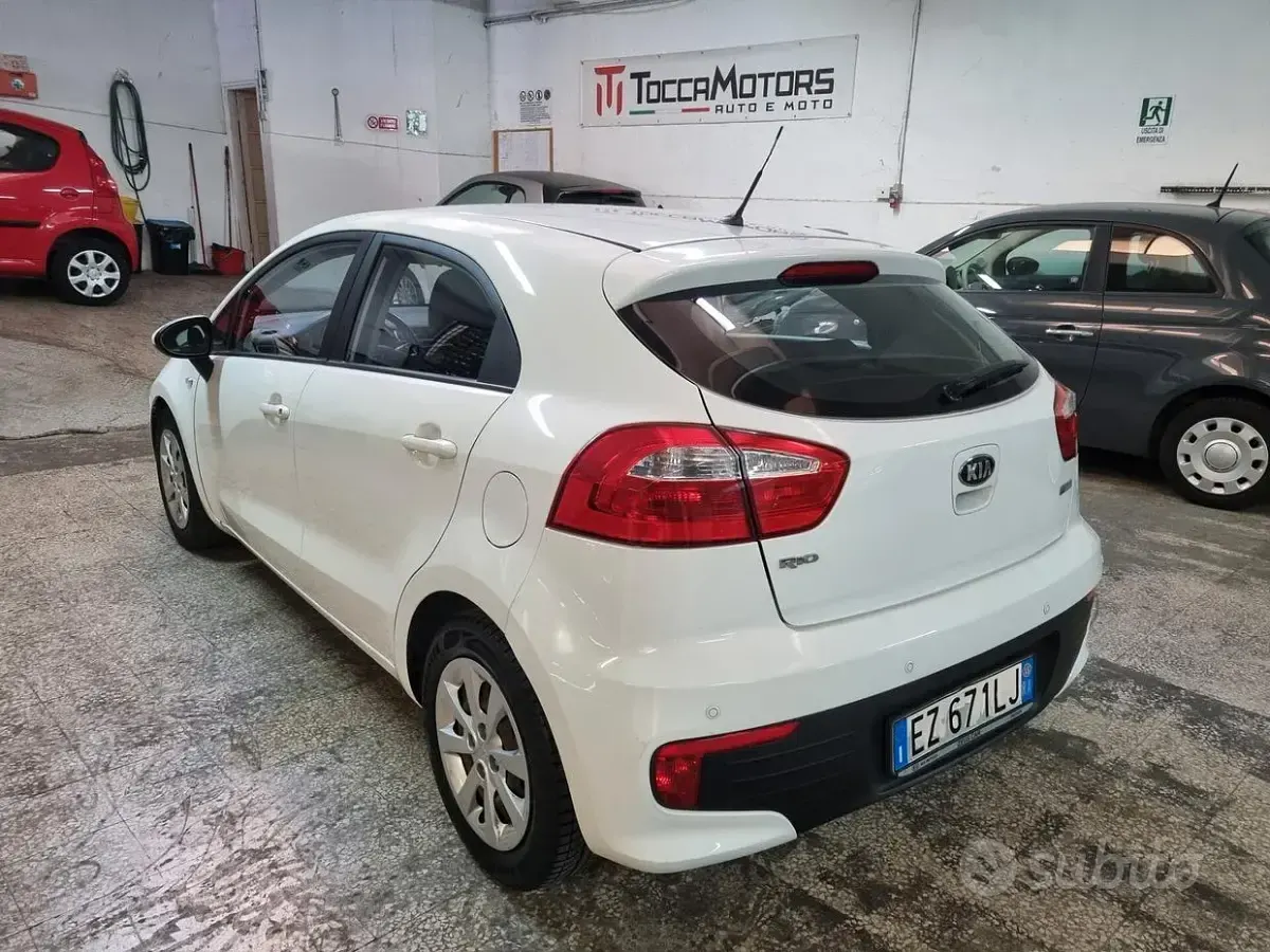 Usata Kia Rio 83 CV (61 kW) 2015 Bianco Berlina