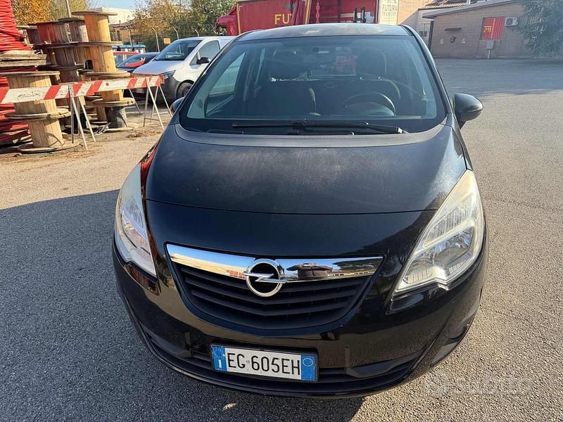 Usata Opel Meriva Cosmo 95 CV (69 kW) 2011 Nero Monovolume