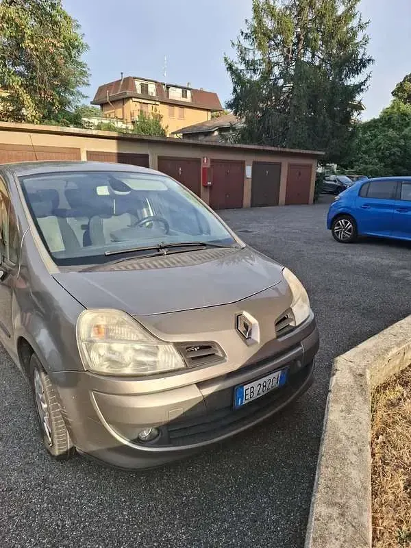 Usata Renault Modus Dynamique 75 CV (55 kW) 2010 Monovolume