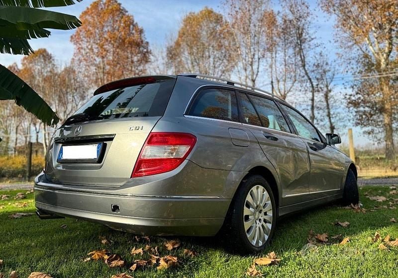 Usata Mercedes C220 AMG 170 CV (125 kW) 2010 Grigio Berlina