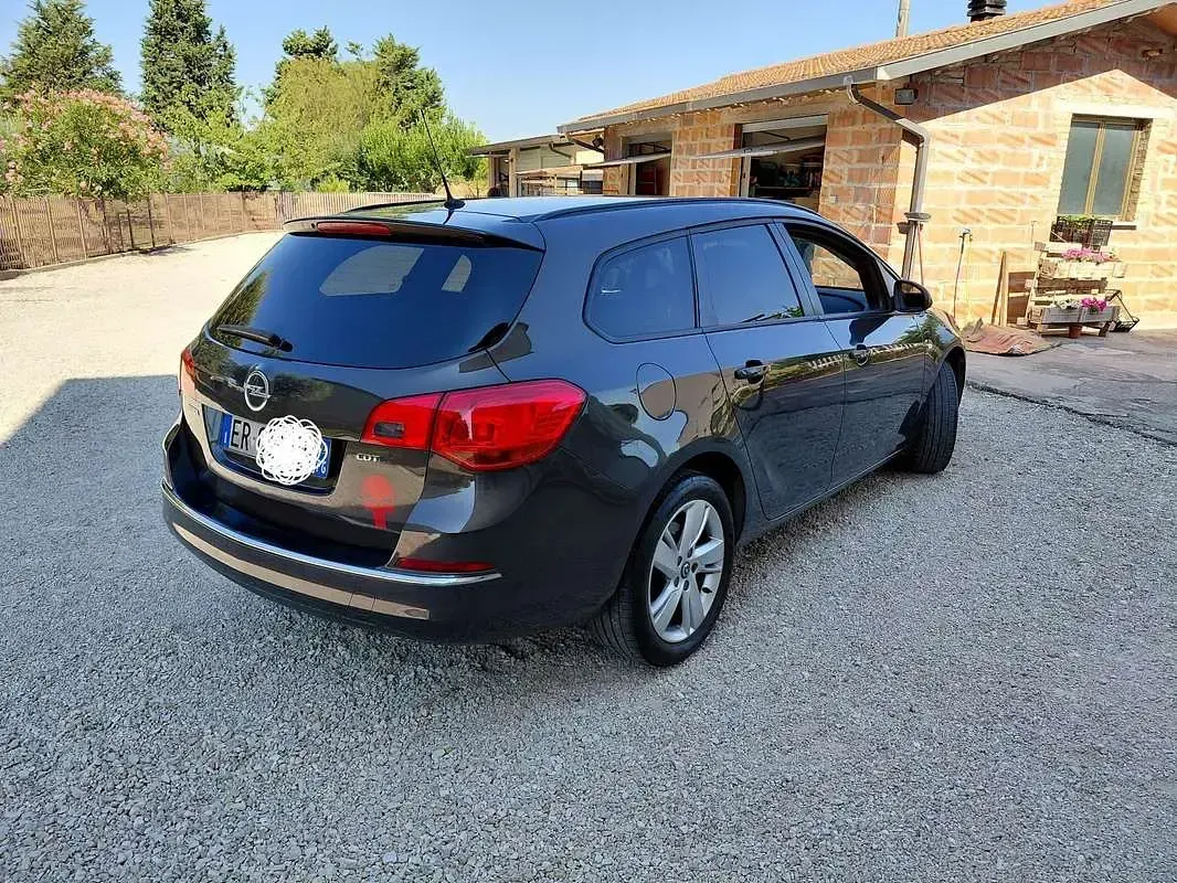 Usata Opel Astra 110 CV (80 kW) 2013 Station wagon