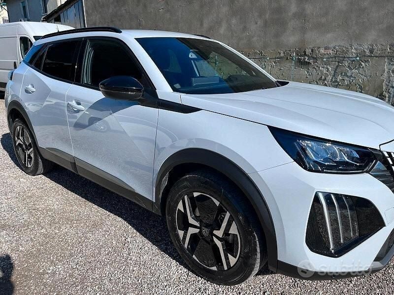 Usata Peugeot 2008 Allure 131 CV (96 kW) 2024 Bianco SUV