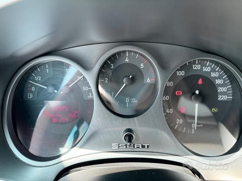 Usata Seat Leon 105 CV (77 kW) 2008 Grigio Berlina