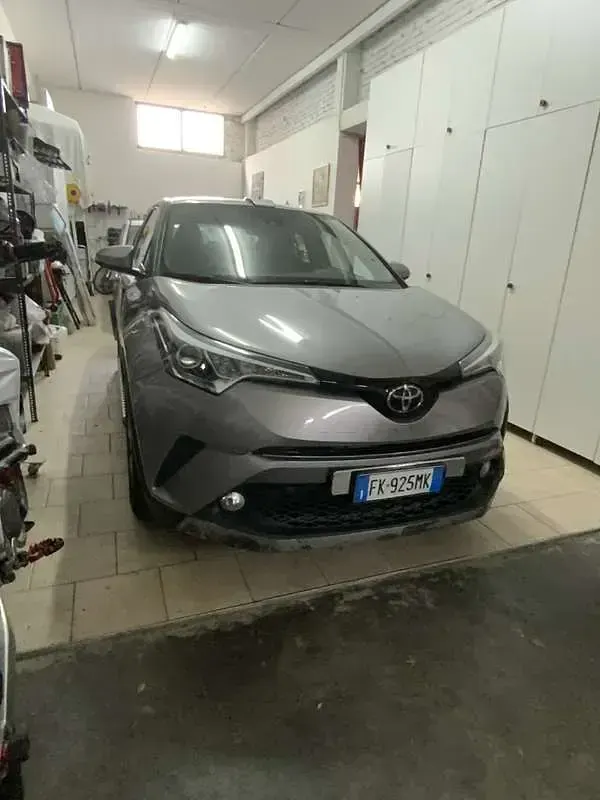 Usata Toyota C-HR Active 116 CV (85 kW) 2017 Grigio SUV