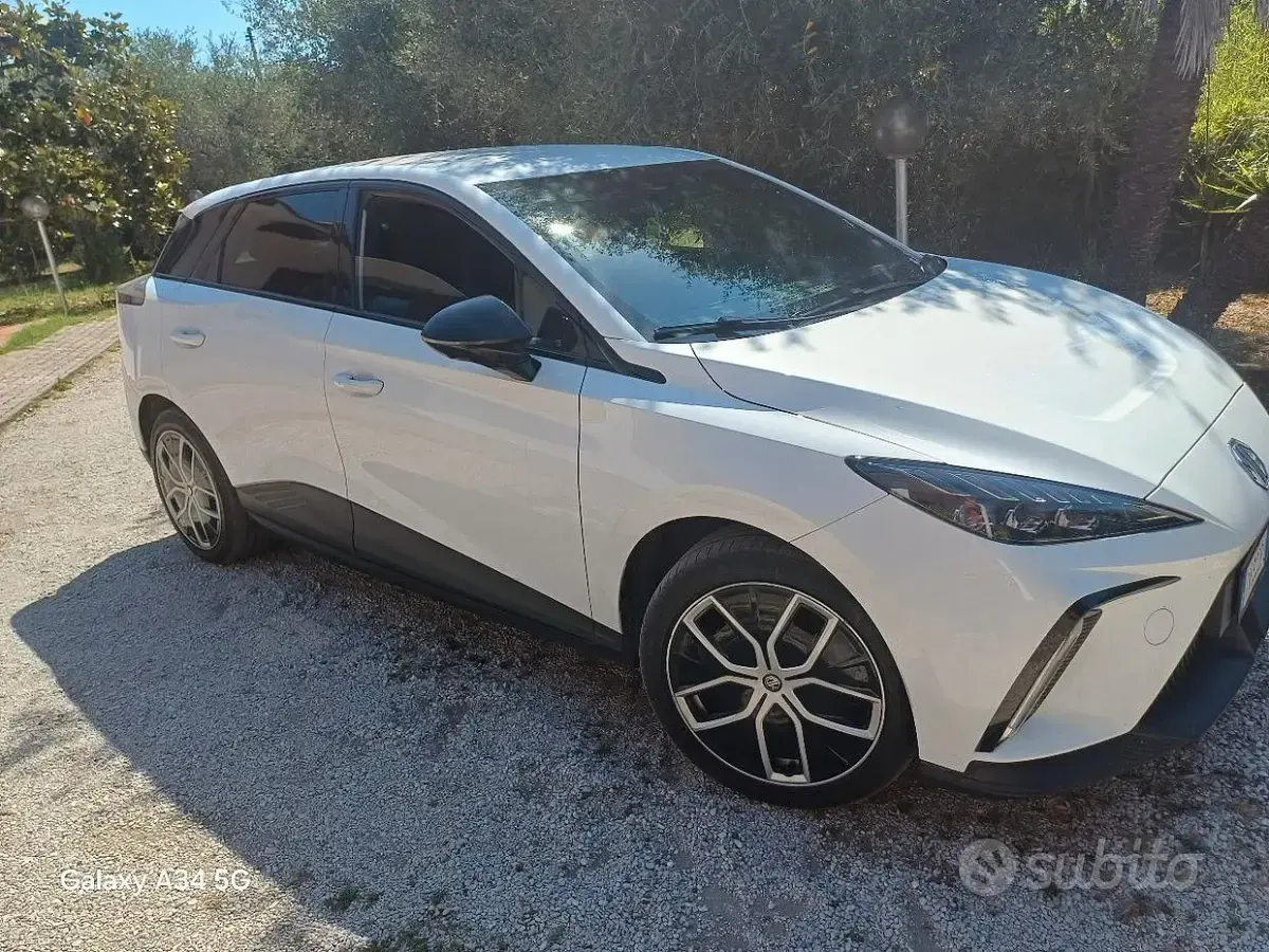 Usata MG MG4 EV 67 kW (92 CV) 2024 Bianco Utilitaria
