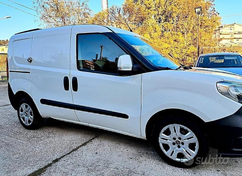 Usata Fiat Doblò 105 CV (77 kW) 2015 Bianco Monovolume