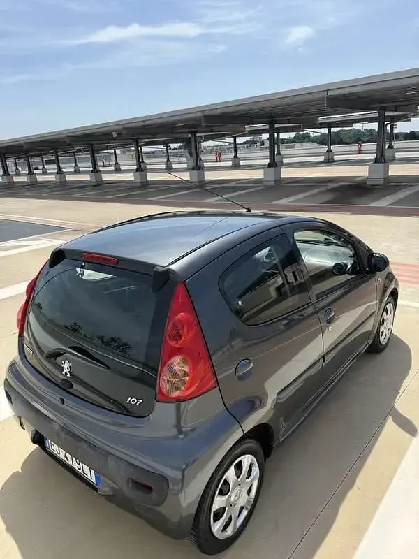 Usata Peugeot 107 Active 68 CV (50 kW) 2011 Utilitaria