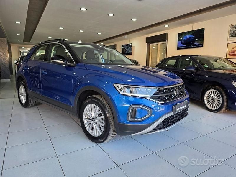 Usata VW T-Roc Life 116 CV (85 kW) 2023 Blu SUV