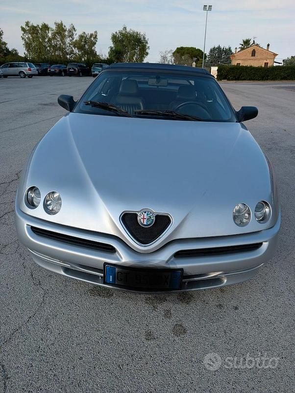 Usata Alfa Romeo Spider 128 CV (94 kW) 1999 Grigio Cabrio