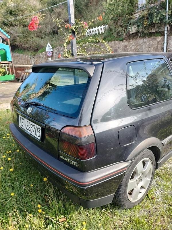 Usado VW Golf III GTI 116 CV (85 kW) 1992 Negro Utilitario