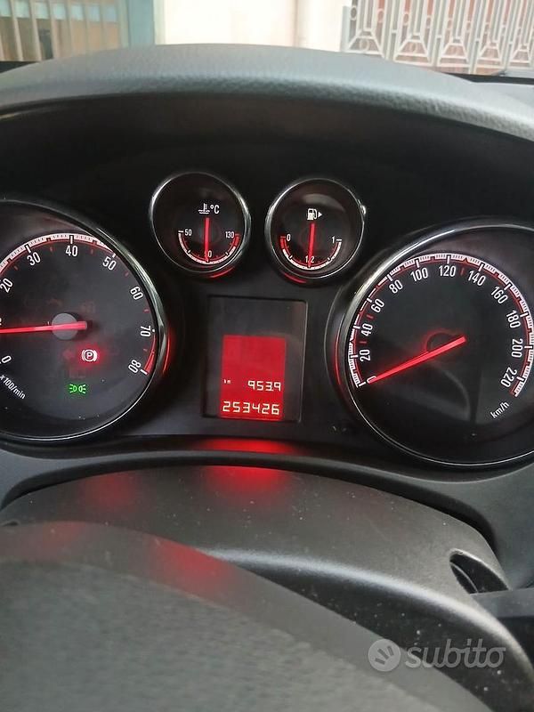 Usata Opel Meriva 120 CV (88 kW) 2013 Bianco Monovolume