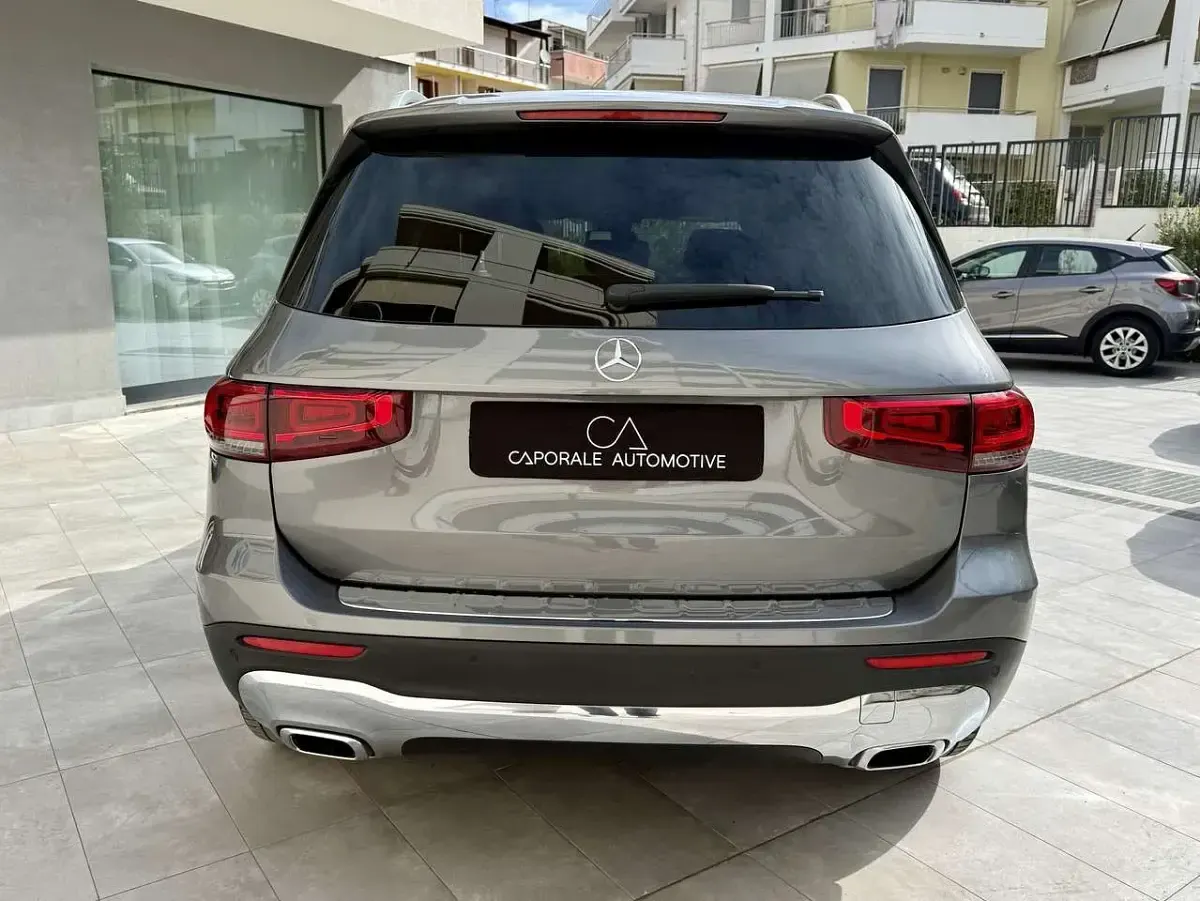 Usata Mercedes GLB200 150 CV (110 kW) 2020 Grigio SUV