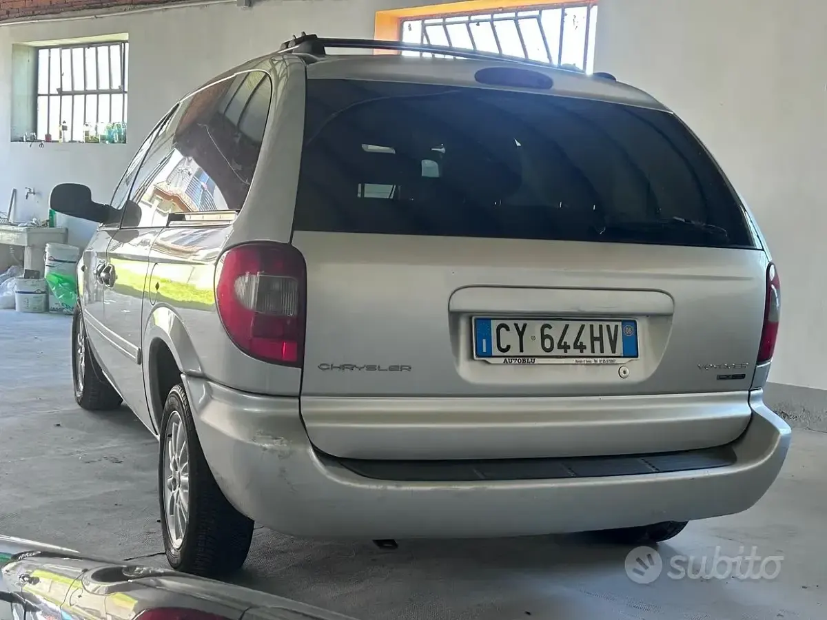 Usata Chrysler Voyager 150 CV (110 kW) 2006 Grigio Monovolume