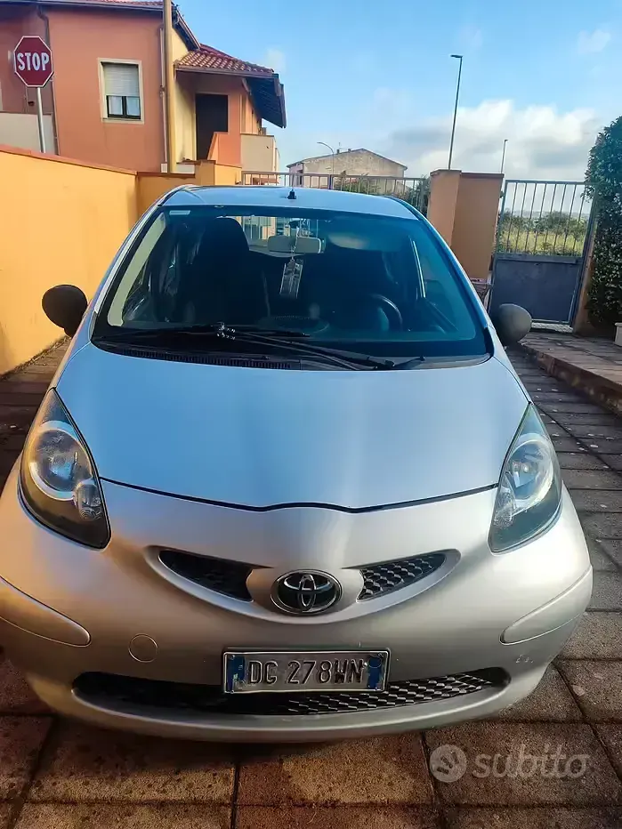 Usata Toyota Aygo 68 CV (50 kW) 2007 Grigio Utilitaria