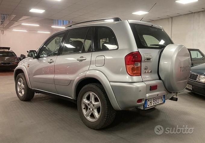 Usata Toyota RAV4 116 CV (85 kW) 2003 Grigio SUV